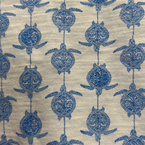 Lilly Pulitzer XS V-Neck Etta Top in Resort White Toe to Toe Sea Turtles EUC - Picture 2 of 7